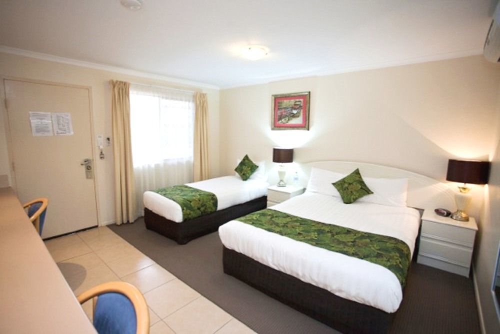 The Palms Motel Chinchilla Εξωτερικό φωτογραφία